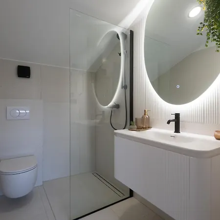 Luxury Rooftop Escape Duplex 아파트 자다르