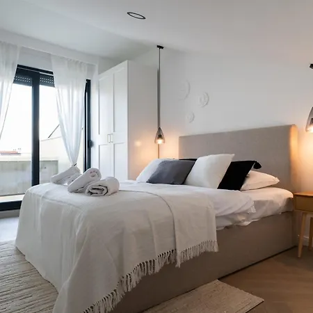 Luxury Rooftop Escape Duplex 아파트 *