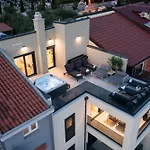 Apartman Luxury Rooftop Escape Duplex *