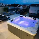 Luxury Rooftop Escape Duplex Zára