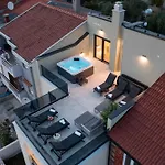 Apartman Luxury Rooftop Escape Duplex