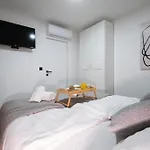 Luxury Rooftop Escape Duplex Apartman